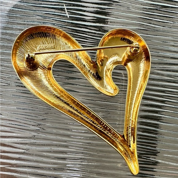 MONET Gold-Tone Open Heart Vintage Brooch/Pin - Picture 3 of 6